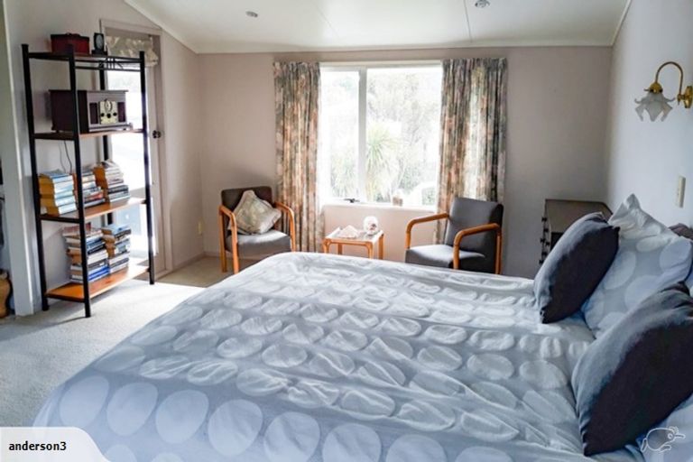 Photo of property in 19 Hillcrest Drive, Kelvin Grove, Palmerston North, 4414