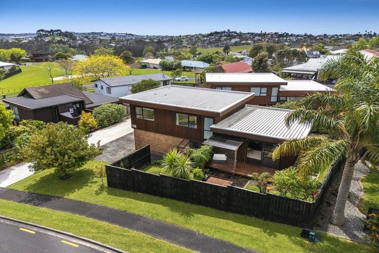Photo of property in 1/2 Carl Place, Unsworth Heights, Auckland, 0632