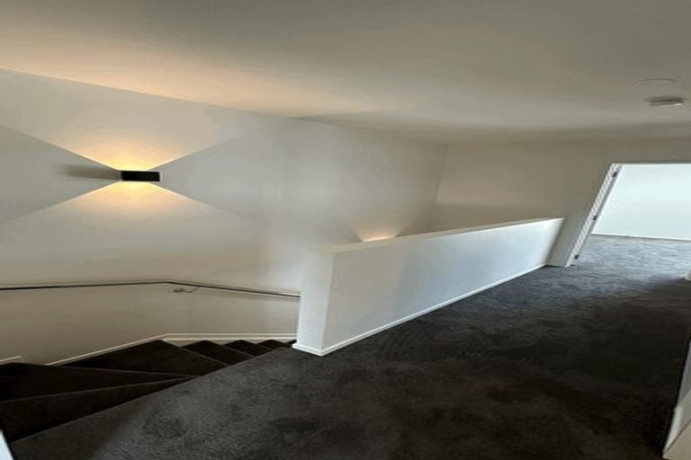 Photo of property in 24 Ramwall Place, Weymouth, Auckland, 2103