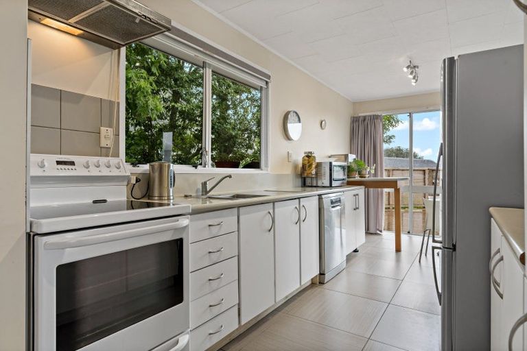 Photo of property in 62 Lynn Road, Bayview, Auckland, 0629