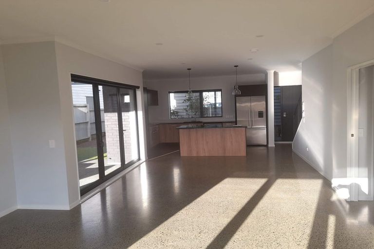 Photo of property in 3 Maureen Close, East Tamaki Heights, Auckland, 2016