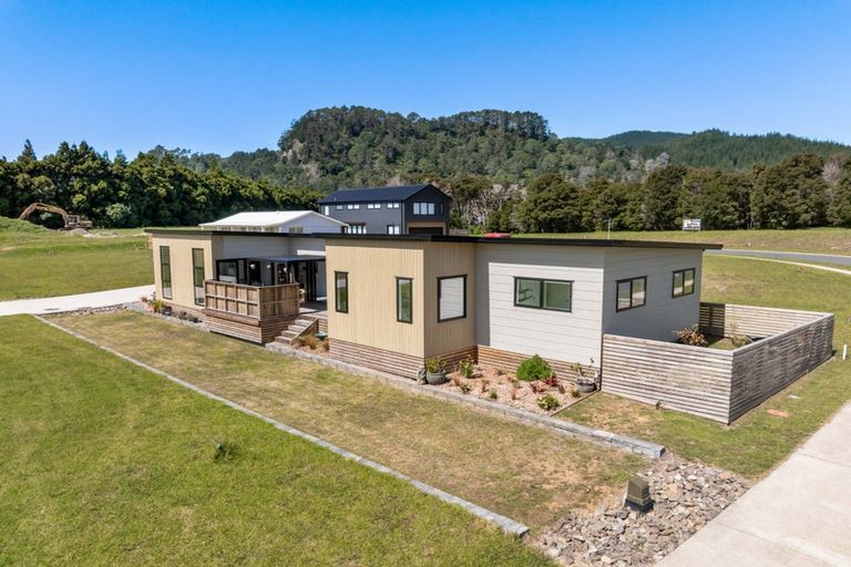 Photo of property in 5 Pinnacles Lane, Pauanui, 3579