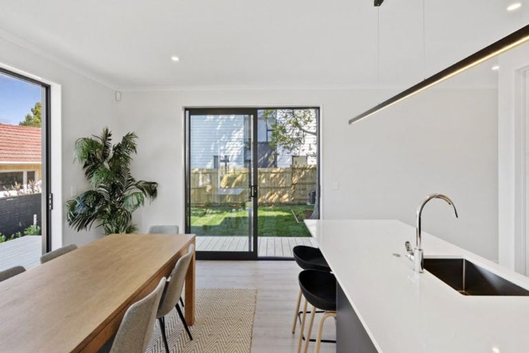 Photo of property in 32 Swanson Road, Henderson, Auckland, 0610