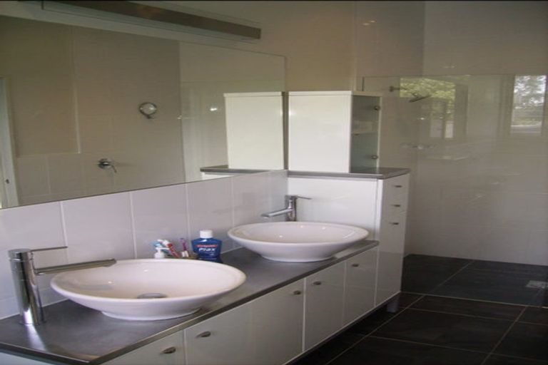 Photo of property in 53 Arapito Road, Titirangi, Auckland, 0604