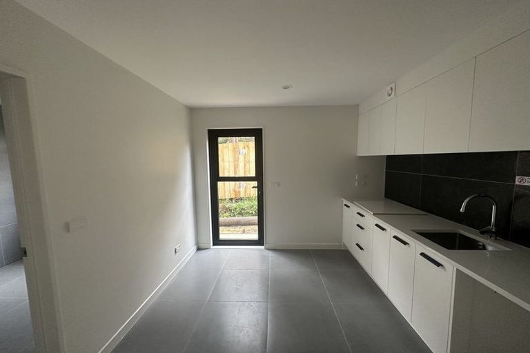 Photo of property in 8a Lynn Road, Bayview, Auckland, 0629