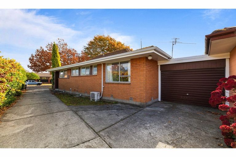 Photo of property in 12 Karnak Crescent, Russley, Christchurch, 8042