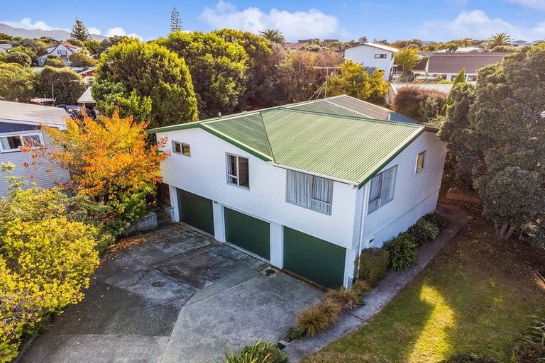 Photo of property in 37 Te Kupe Road, Paraparaumu Beach, Paraparaumu, 5032