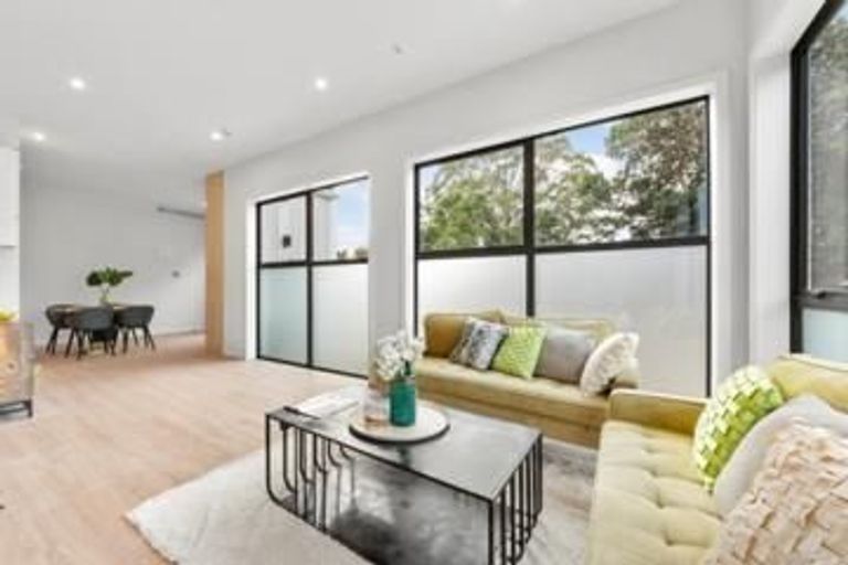 Photo of property in 3/1 Kaponga Crescent, New Lynn, Auckland, 0600