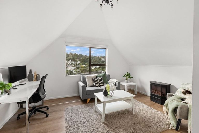 Photo of property in 22 Redfern Lane, Glenfield, Auckland, 0629