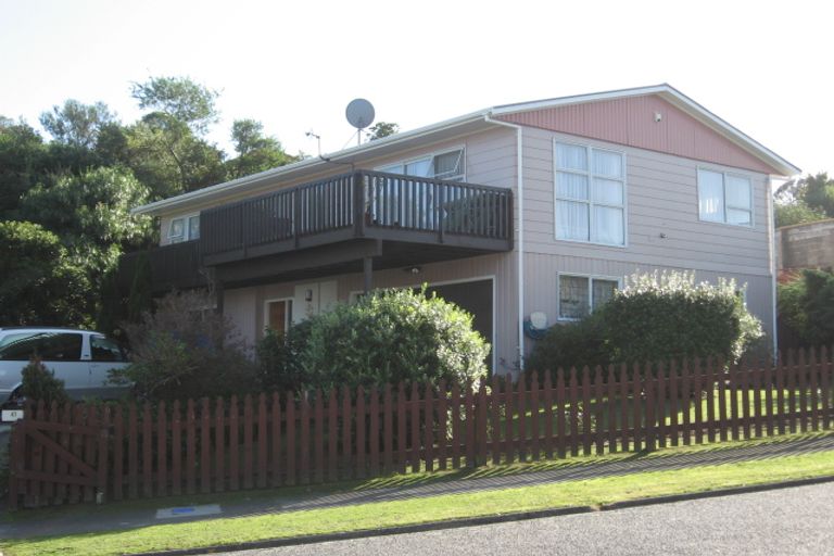 Photo of property in 47 Gloaming Hill, Titahi Bay, Porirua, 5022