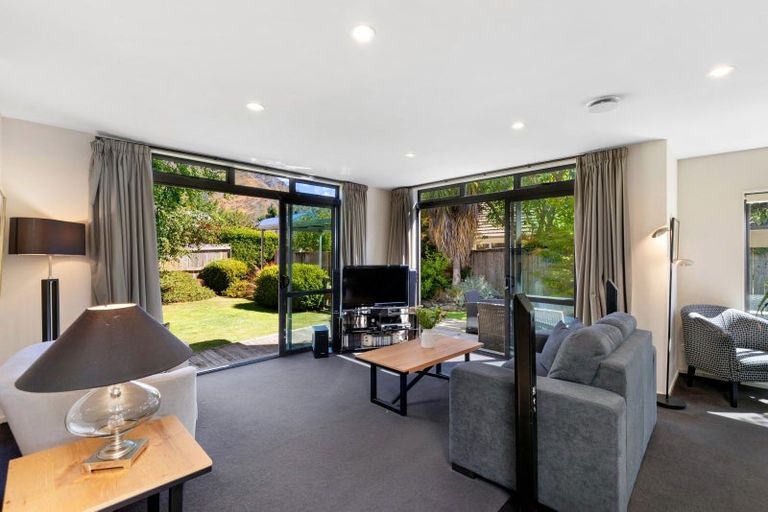 Photo of property in 8a Amber Close, Arthurs Point, Queenstown, 9371