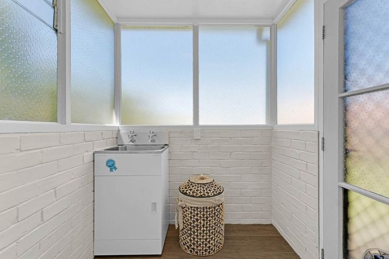 Photo of property in 1/22 Evelyn Place, Hillcrest, Auckland, 0627