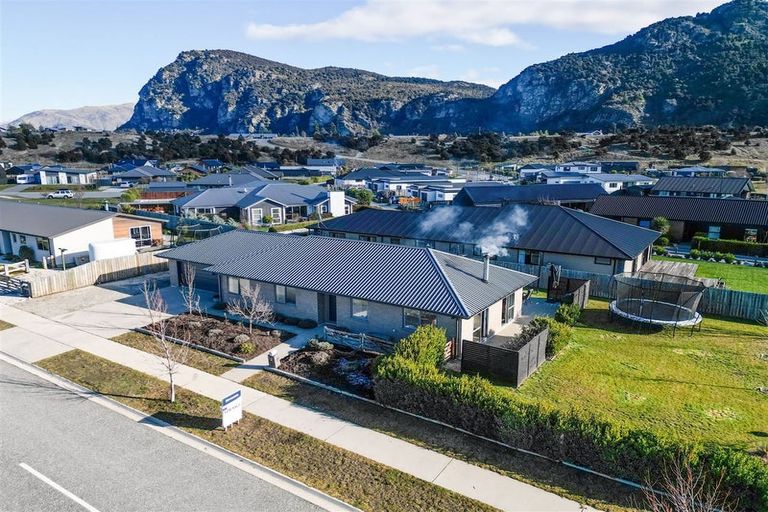 Photo of property in 2 Kingfisher Crescent, Albert Town, Wanaka, 9305