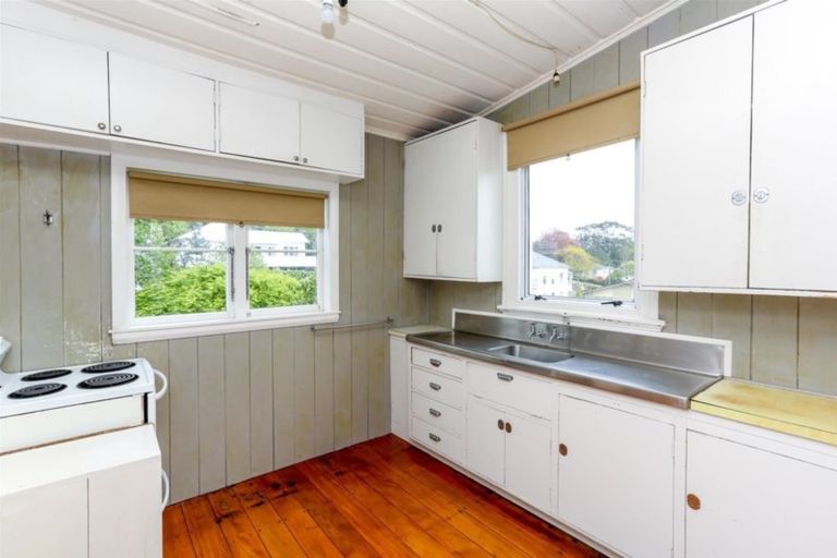 Photo of property in 6 Pendarves Street, New Plymouth, 4310