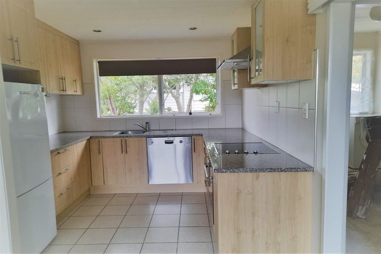 Photo of property in 11 Cockayne Crescent, Sunnynook, Auckland, 0620