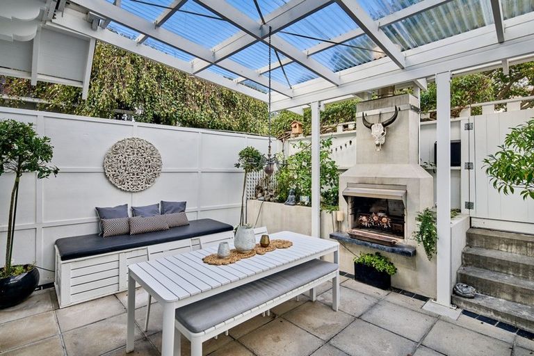 Photo of property in 62 Hobson Street, Thorndon, Wellington, 6011