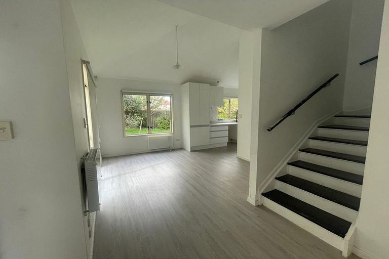 Photo of property in 3 Dainton Place, New Lynn, Auckland, 0600