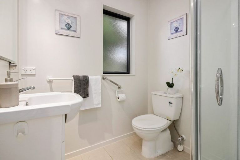 Photo of property in 15a Callis Avenue, Opaheke, Papakura, 2113