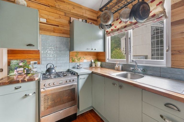 Photo of property in 49 Faraday Street, Hospital Hill, Napier, 4110