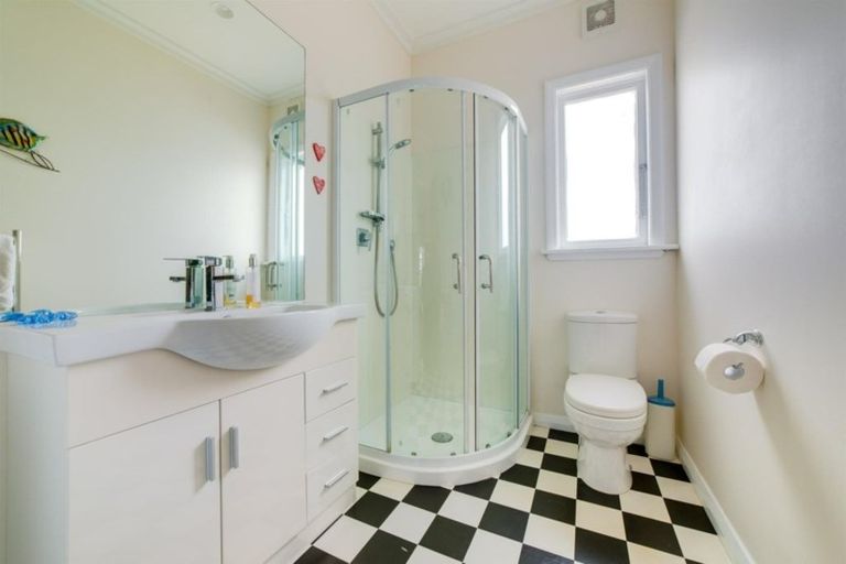 Photo of property in 35 Tirangi Road, Rongotai, Wellington, 6022