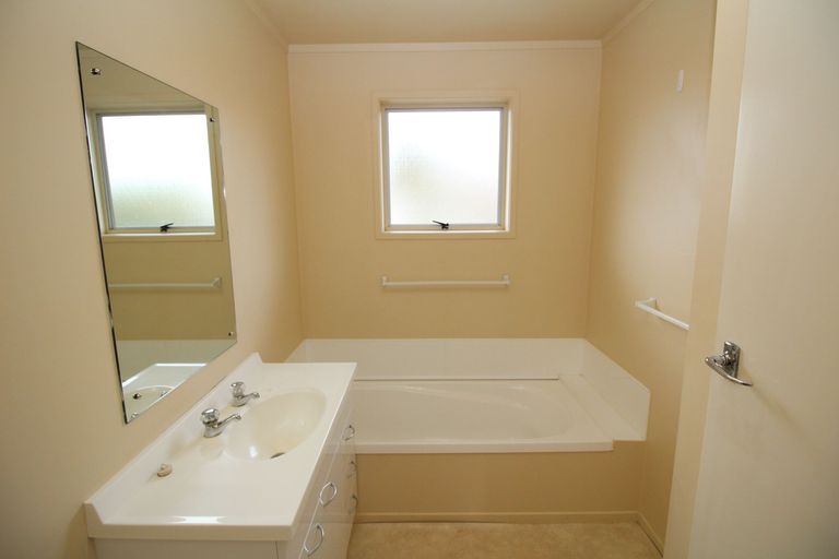 Photo of property in 17 Chaucer Place, Owhata, Rotorua, 3010