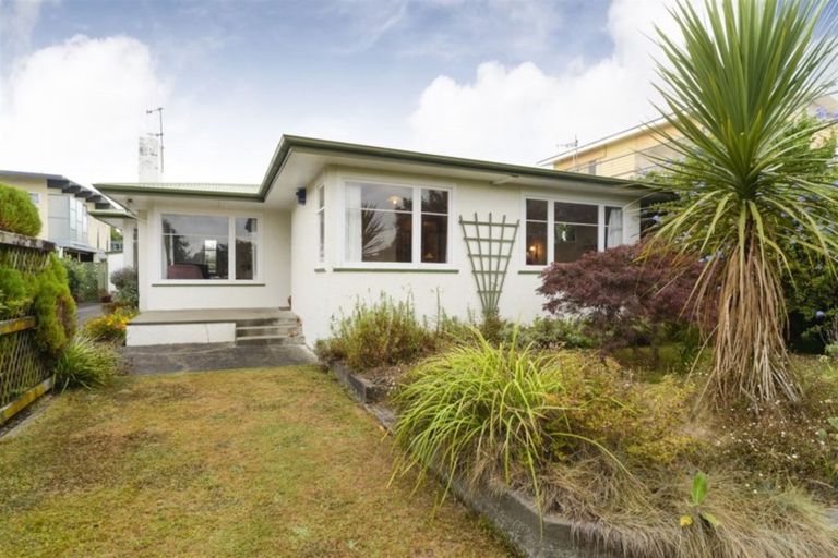Photo of property in 18 Swansea Street, Hokowhitu, Palmerston North, 4410