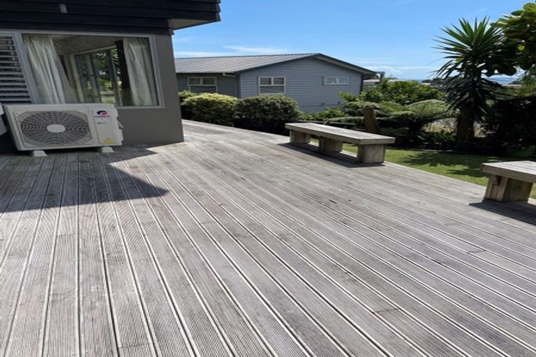 Photo of property in 11a Rahopara Street, Castor Bay, Auckland, 0620