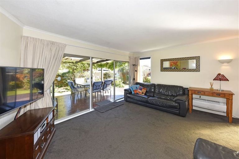 Photo of property in 7 Hannah Place, Redwood, Christchurch, 8051