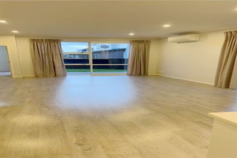 Photo of property in 10 Vincent Lane, Hobsonville, Auckland, 0616