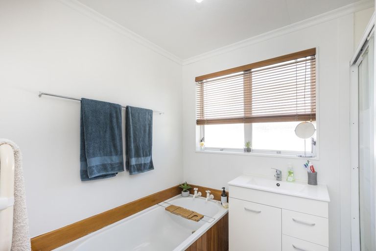 Photo of property in 17 Abraham Crescent, Milson, Palmerston North, 4414