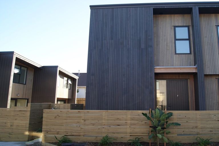 Photo of property in 7/20 Trent Street, Island Bay, Wellington, 6023