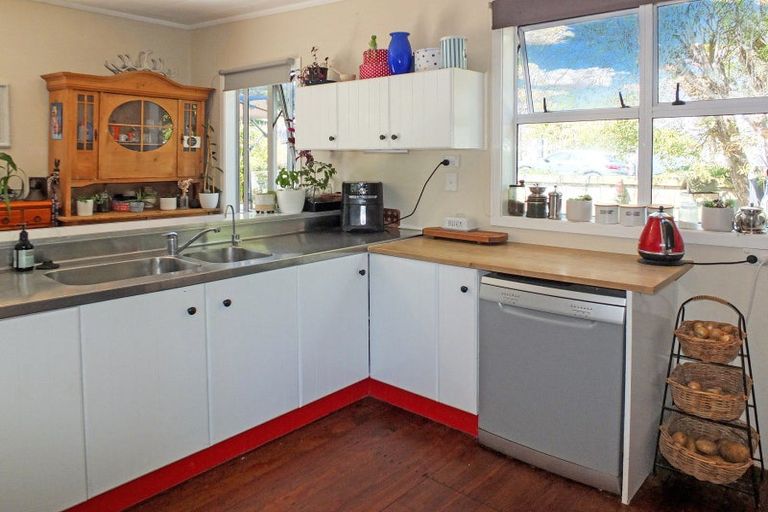 Photo of property in 4 Kennedy Street, Foxton Beach, Foxton, 4815
