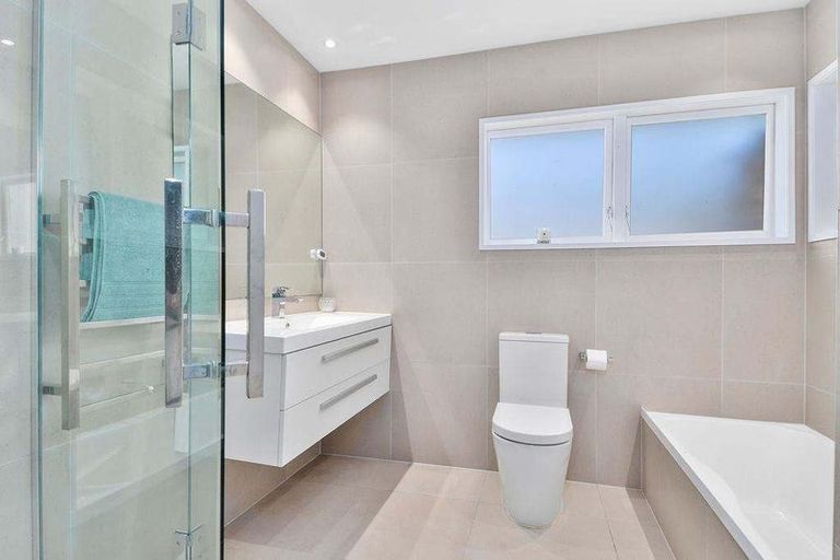 Photo of property in 1/894 East Coast Road, Northcross, Auckland, 0630