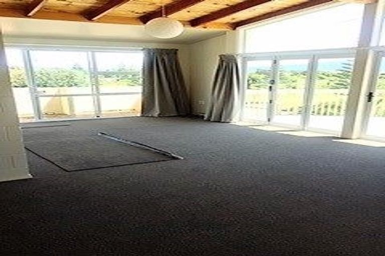 Photo of property in 18 Queens Road, Waikanae Beach, Waikanae, 5036