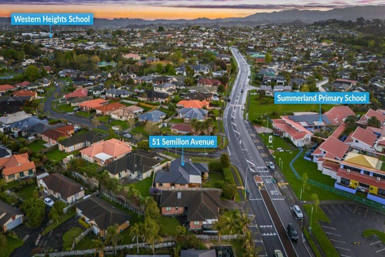 Photo of property in 51 Semillon Avenue, Henderson, Auckland, 0612