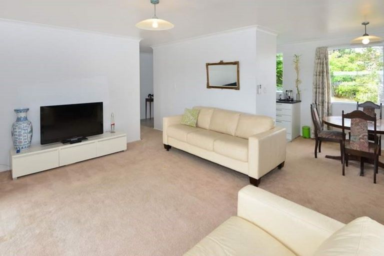 Photo of property in 82 Luckens Road, West Harbour, Auckland, 0618
