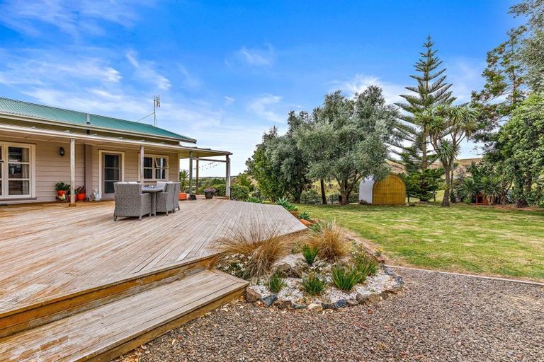 Photo of property in 1315 South Head Road, South Head, Helensville, 0874