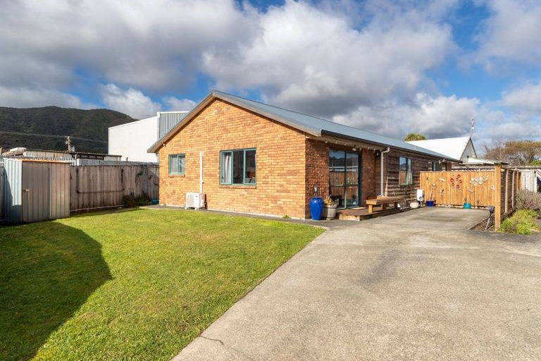 Photo of property in 1/4 Ipswich Grove, Wainuiomata, Lower Hutt, 5014