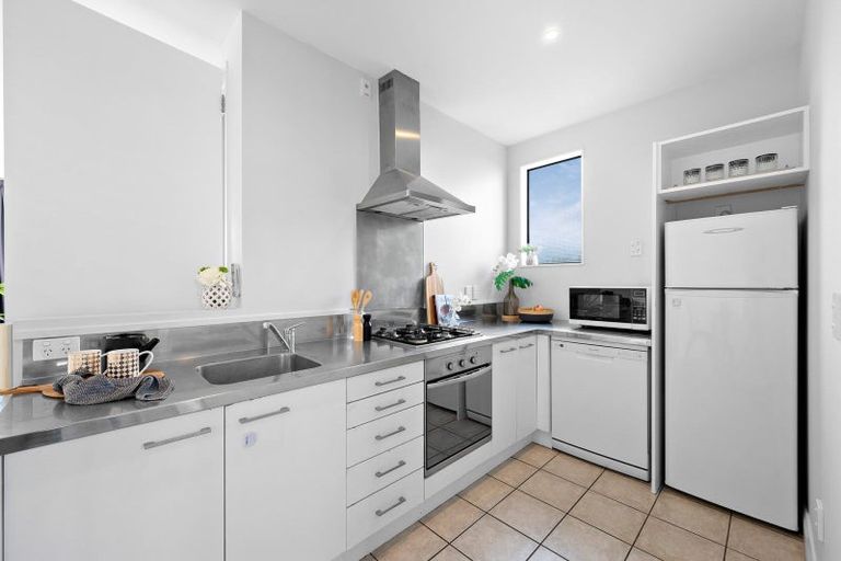 Photo of property in 2/1a Elizabeth Street, Petone, Lower Hutt, 5012