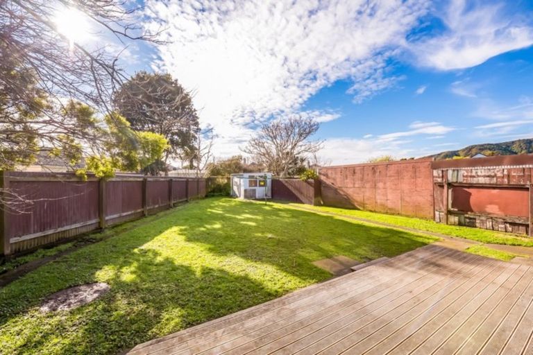 Photo of property in 1 Brown Grove, Fairfield, Lower Hutt, 5011