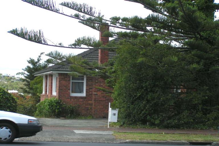 Photo of property in 31 Onewa Road, Northcote, Auckland, 0627