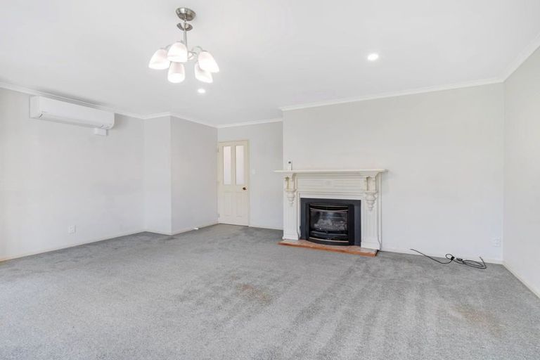 Photo of property in 30 Strachan Way, Highbury, Palmerston North, 4412