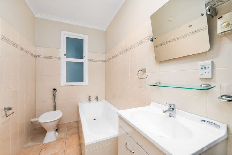 Photo of property in 15 Swansea Street, Hokowhitu, Palmerston North, 4410