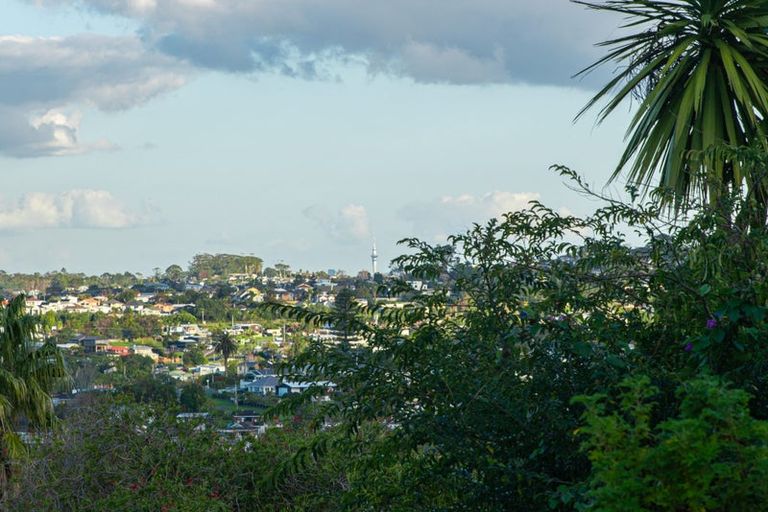 Photo of property in 70 Carlisle Road, Browns Bay, Auckland, 0632