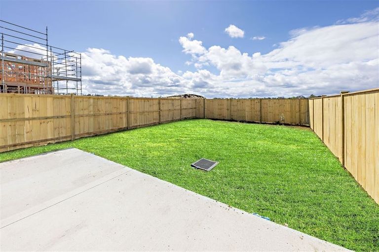 Photo of property in 25 Warbler Crescent, Papakura, 2110