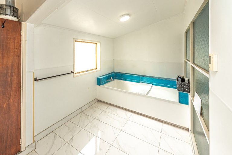 Photo of property in 14 Saunders Place, Gonville, Whanganui, 4501