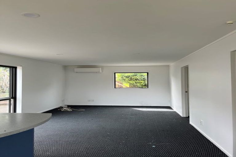 Photo of property in 5 Massine Place, Randwick Park, Auckland, 2105