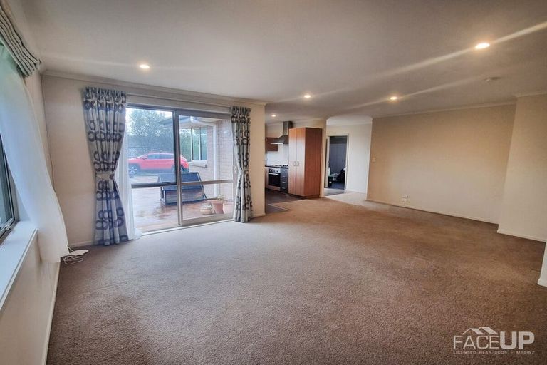 Photo of property in 13 Anna Lane, Glen Eden, Auckland, 0602