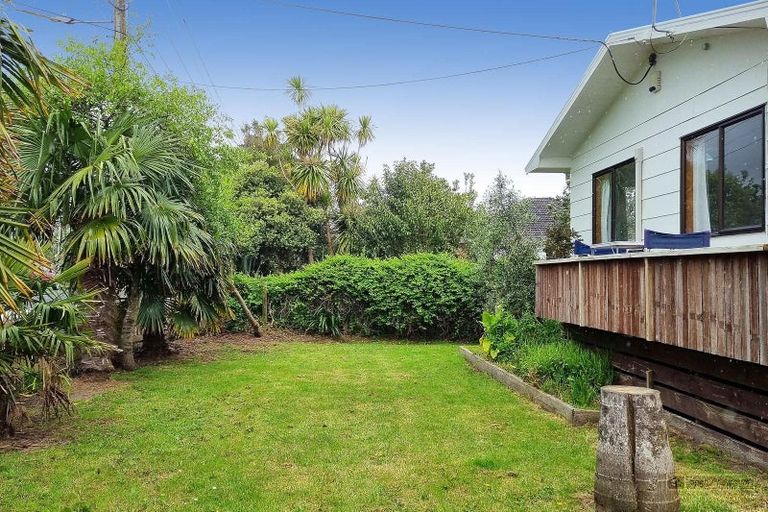 Photo of property in 1/32 Parakai Avenue, Parakai, 0830