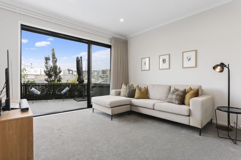 Photo of property in 18 Nugget Avenue, Hobsonville, Auckland, 0616